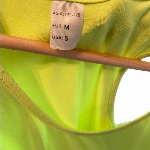 Neon Green Racer Back Stretch WorkOut Athletic Top - Picture 4 of 6